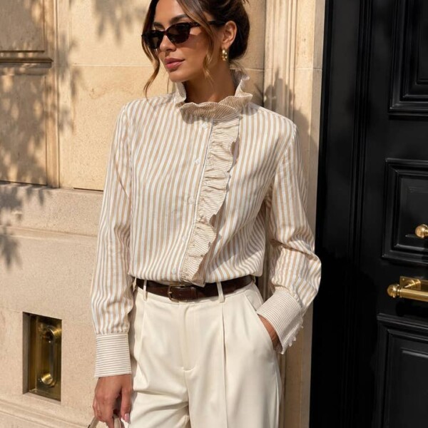 camisa rayas con volante taupe